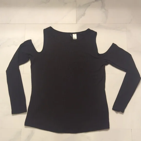 Chic Black Cold Shoulder Top - Picture 3 of 7